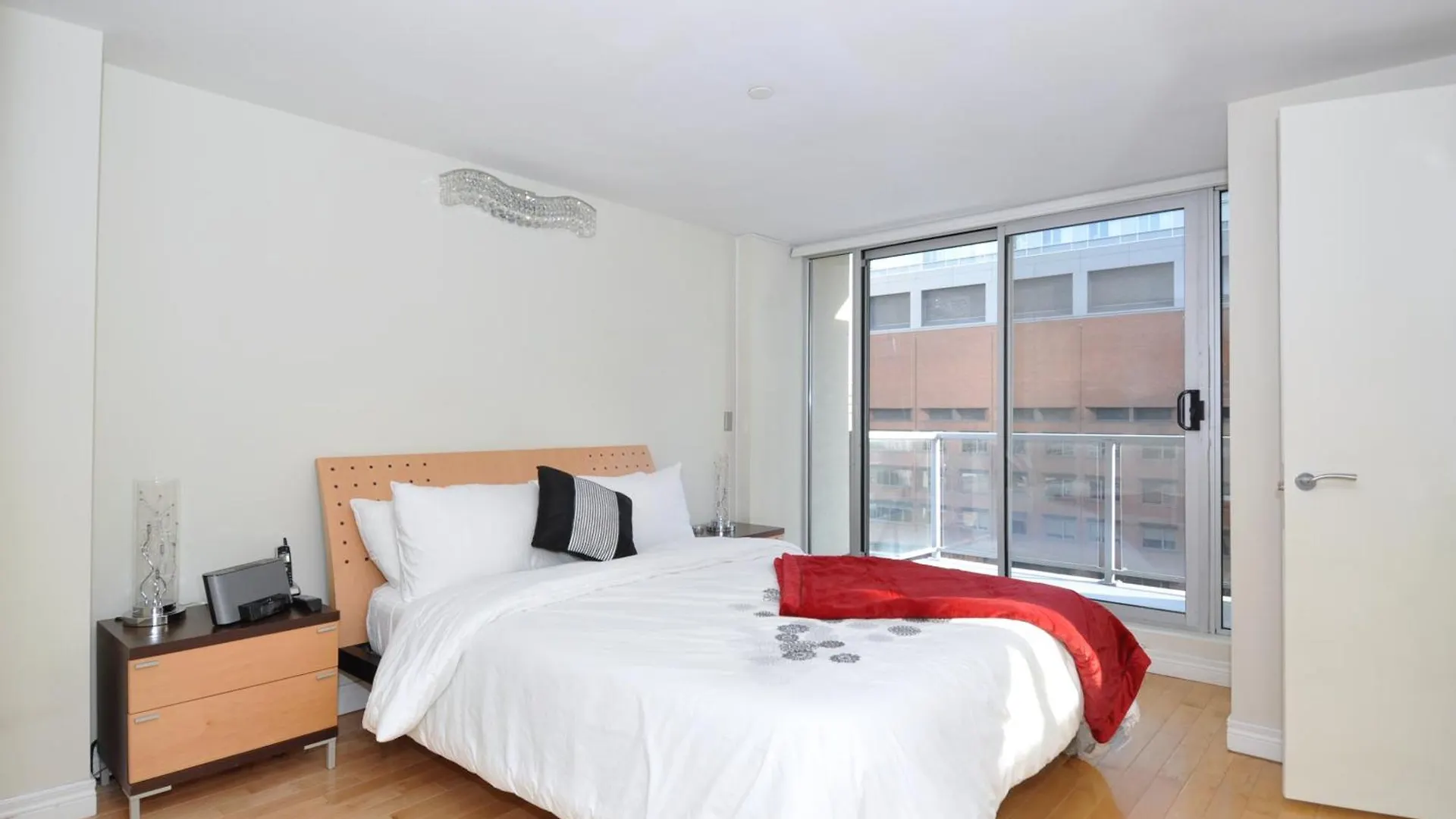 Yonge Suites Apart Hotel