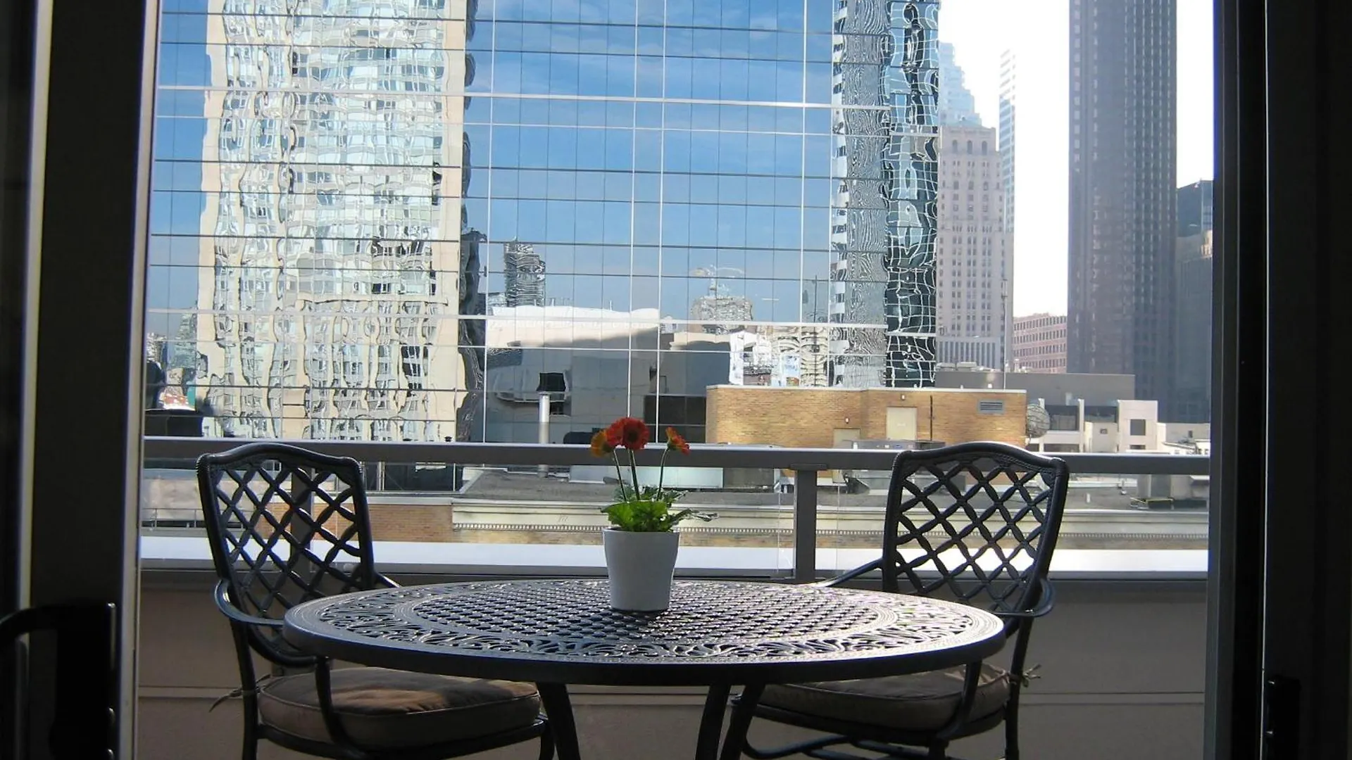Yonge Suites Apart Hotel