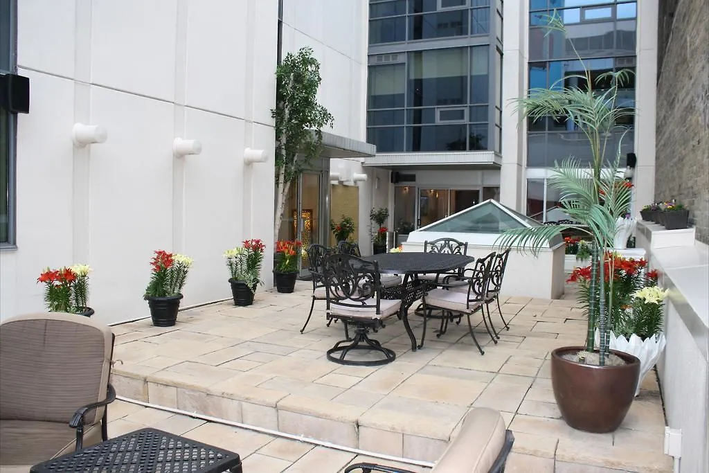 Yonge Suites Apart Hotel