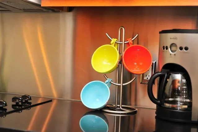 Yonge Suites Apart Hotel 2*, Toronto Canada